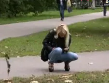 In die Hose pissen macht sie geil In die Hose pissen macht sie geil